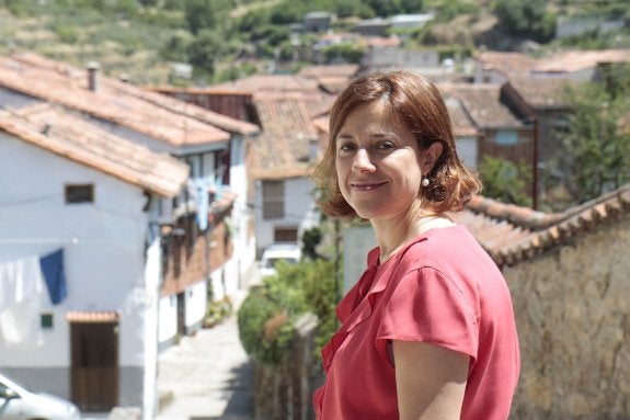 Acabar con el paro. El desempleo entre los ciudadanos de Hervás es la principal preocupación de la alcaldesa. :: andy solé