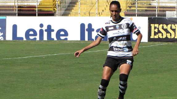 Sandra Figueiredo en un partido del XV Piracicaba brasileño. :: SANTA TERESA CD 