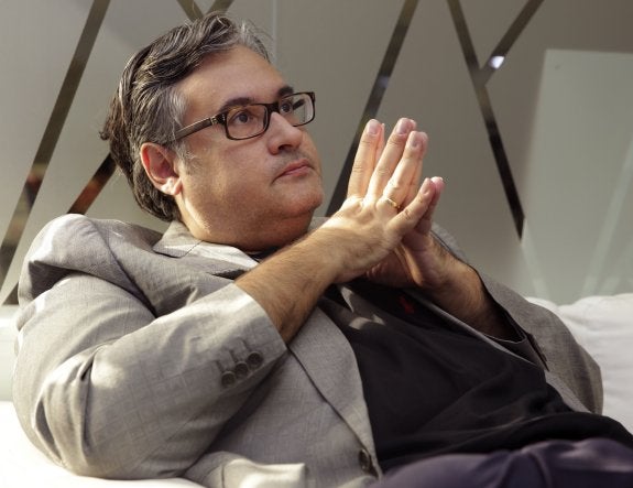 El escritor Juan Manuel de Prada, durante una entrevista. :: David González / EFE