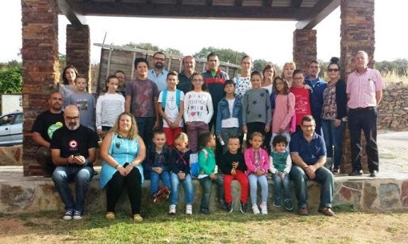 Inicio del curso en las recuperadas escuelas de Romangordo. :: HOY