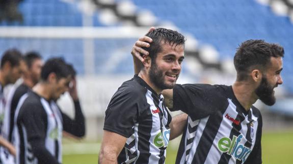 Los jugadores celebran uno de los goles