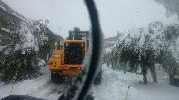 Cinco carreteras de la red secundaria de Cáceres, cortadas al tráfico por nieve