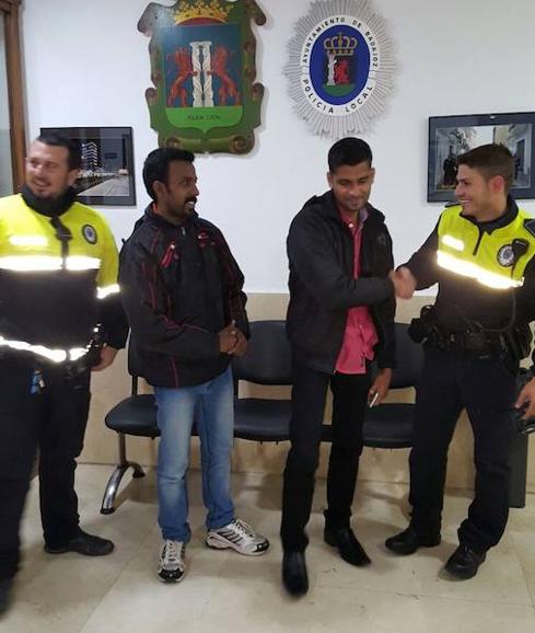 Dos indios que apenas balbuceaban "help" aparecen perdidos en Badajoz