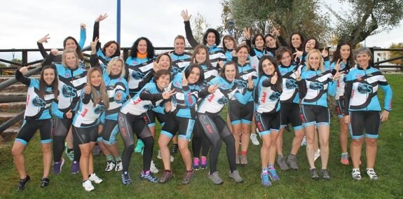 Integrantes de Chicas Biciclos en El Rodeo. :: c. b.