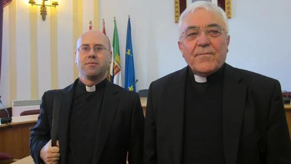 El vicario general de la congregación, Mateo Blanco, y el canciller secretario, Carlos Torres. 
