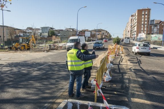 Fragoso visita las obras del cruce de Antonio Domínguez