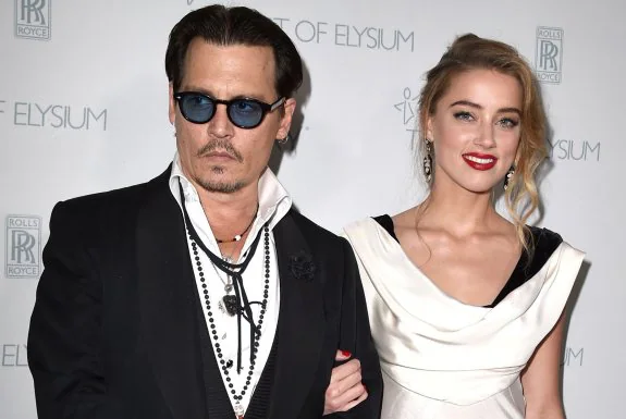 Johnny Depp y Amber Heard, que estuvieron casados durante 15 meses, cuando aún eran pareja. :: r. C.