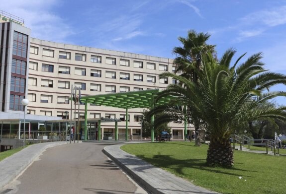 Fachada principal del Hospital de Mérida. :: j. m. romero