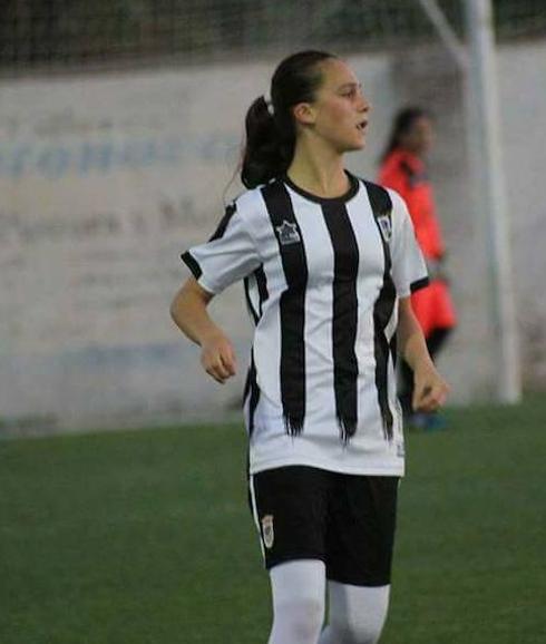 Lidia Santos, del Femenino Badajoz, ha sido convocada por la selección española Sub-16. :: CF FEMENINO BADAJOZ 