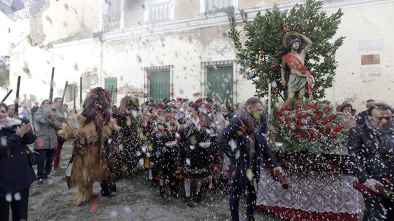 Acehúche luce sus Carantoñas para lograr  el reconocimiento nacional