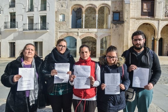 Los afectados protestaron el año pasado ante la Concejalía. :: hoy