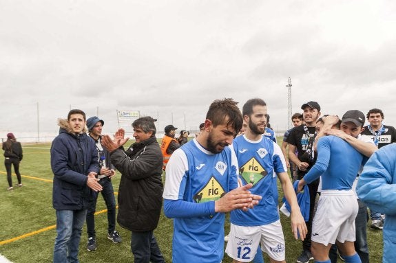 Aplausos y mucha emoción en el final del encuentro del Díter en el feudo del Amanecer. :: opta