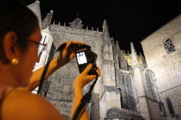 La iluminación de la catedral se licita por más de 30.000 euros. :: a. s.