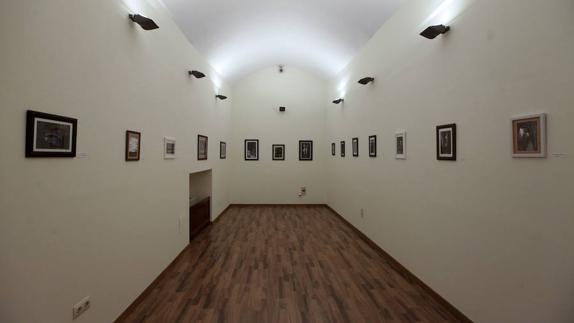 Juan Antonio Pulido presenta en una exposición las 'Luces en la noche' de Cáceres