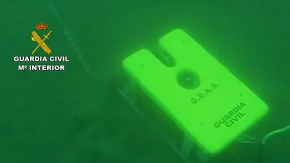Así funciona el robot submarino de la Guardia Civil
