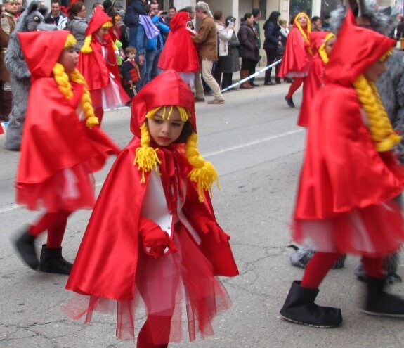 Imagen de un desfile infantil. :: p. d. cruz