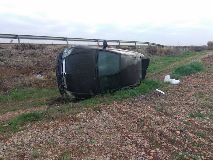 Vuelco en la carretera de Villafranca a Ribera del Fresno