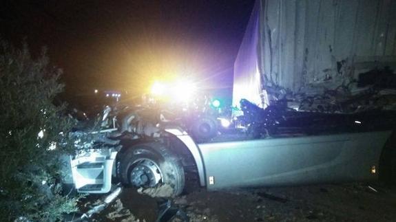 Dos heridos al colisionar dos camiones en la autovía A-66