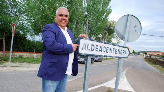 Carlos Rafael Cabrera, alcalde de Aldeacentenera:: HOY