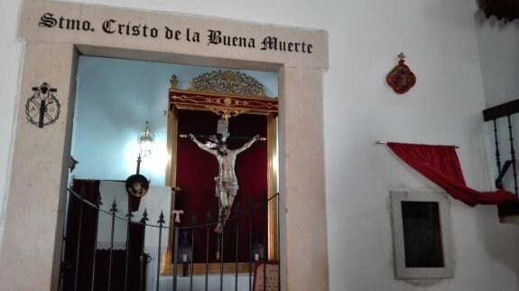 La urna se colocará en la hornacina junto a la capilla. :: g. c.