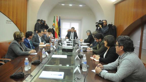Reunión del Pacto por el Ferrocarril ayer en Mérida.