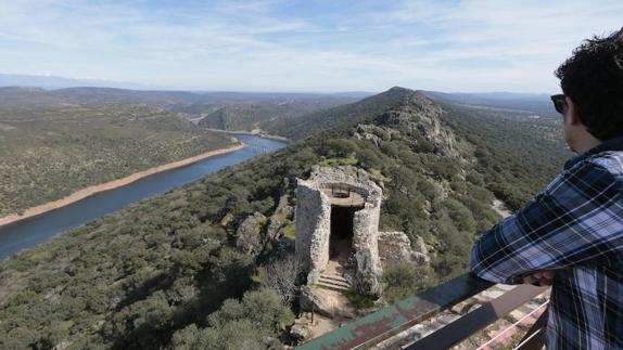 "No hay duda de que estar en el club de los Parques Nacionales es una ventaja", dice el director de Monfragüe