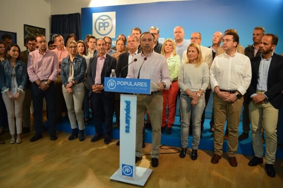Dirigentes del PP acompañaron ayer a León. :: s.e.