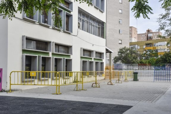 El patio afectado es el que utilizan los alumnos de Infantil. :: j. v. arnelas