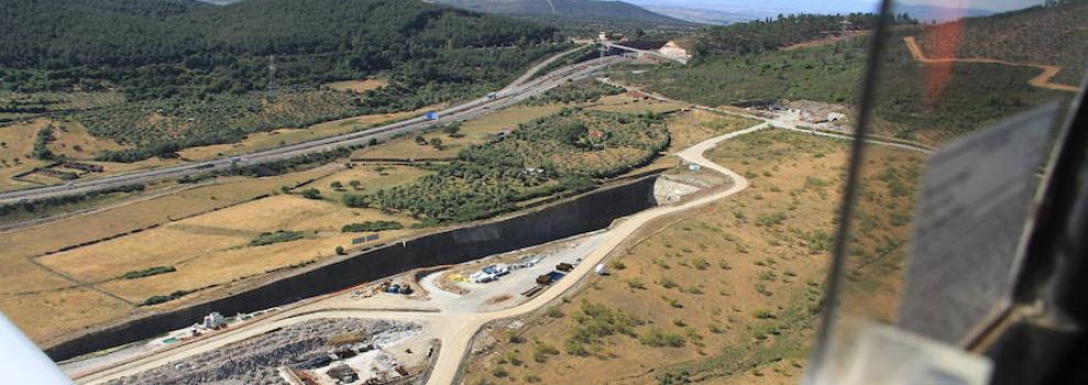 Boca sur del túnel de Santa Marina, cerca de Cañaveral y de Grimaldo, a mitad de camino entre Cáceres y Plasencia. ::