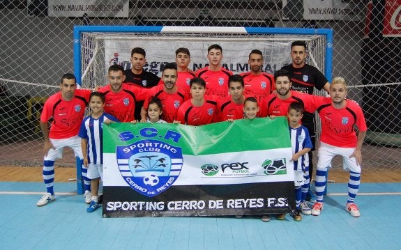 Equipo del Cerro de Reyes FS en la última Copa de Extremadura celebrada en Navalmoral. :: fexf