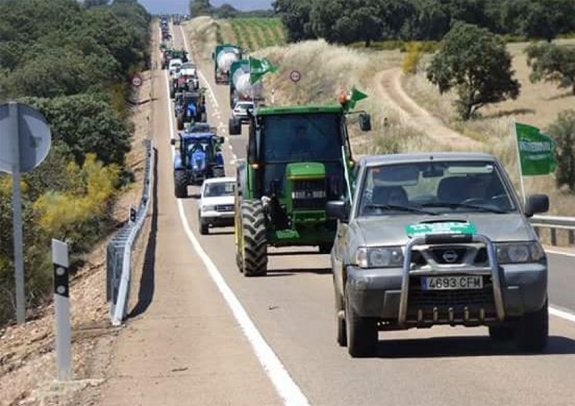 Momento de la tractorada de ayer. :: hoy