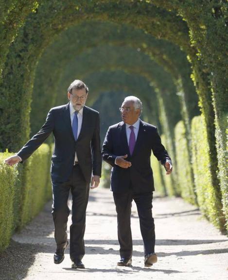 Mariano Rajoy y António Costa, al término de la XXIX Cumbre Ibérica::