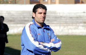 Juan García, entrenador del Valdelacalzada y el más jóven de los técnicos de Tercera. / HOY