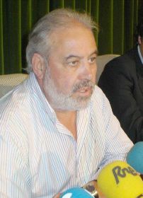 Rafael Mateos, alcalde de Navalmoral, en su despacho. / E.G.R.