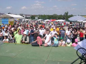 Numeroso público llegado de toda Extremadura asistió a la Fiesta de la Chanfaina. / J. M. ARANDA