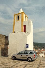 LA PLAZA DE LA ALDEA. Torre del reloj exenta en Alegrete, situada junto al castillo. / ESPERANZA RUBIO