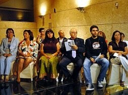 Los premiados, ayer en la Asamblea. / BRÍGIDO