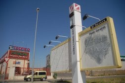 No es fácil localizar las empresas en este polígono. Además, el plano que incluye un directorio de industrias a la entrada está inservible desde hace meses. /CASIMIRO M.