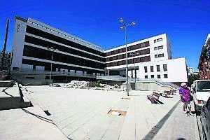 Nueva plaza levantada en el antiguo solar de Resti, con los restos arqueológicos de las termas romanas. / J. M. ROMERO