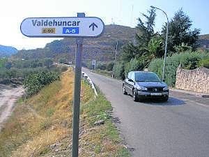 Las carreteras de Valdehúncar y Millanes formarán un circuito peatonal