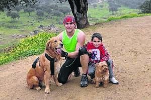 El II Canicross reúne a 35 perros y corredores