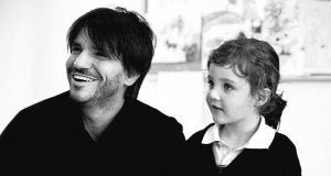 Achero Mañas encontró a su pequeña protagonista, Lucía Fernández, el gran descubrimiento del filme, tras un casting con 300 niñas. ::
EL CORREO