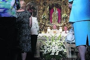 La ermita, durante uno de los oficios. ::                             ANDY SOLÉ