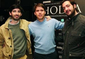 Carlos Sánchez, Requejo y Santiago Laborda, del equipo de producción, en Multicines Alkázar. ::                             A. SOLÉ