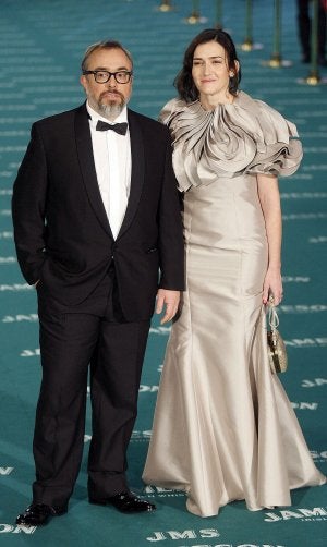 De la Iglesa y González-Sinde, en los Goya de 2010. ::                             EFE