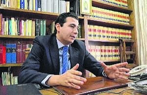 Juan Díaz-Ambrona Cancho, desde el pasado martes administrador judicial del Badajoz, en su despacho, de Acla Abogados. ::                             C. MORENO