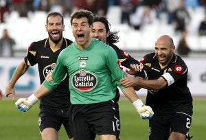 Aranzubia celebra el gol que marcó en la prolongación y que supuso el empate final. ::
EFE