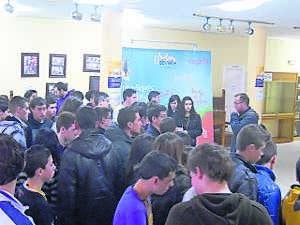 Los jóvenes de Torrejoncillo en 'Deskubicate'. ::
S. E.