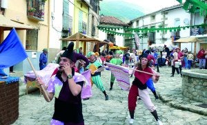 Animación en las calles de Guijo de Santa Bárbara. ::                             MAM