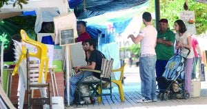 Los indignados de la región no levantan el campamento